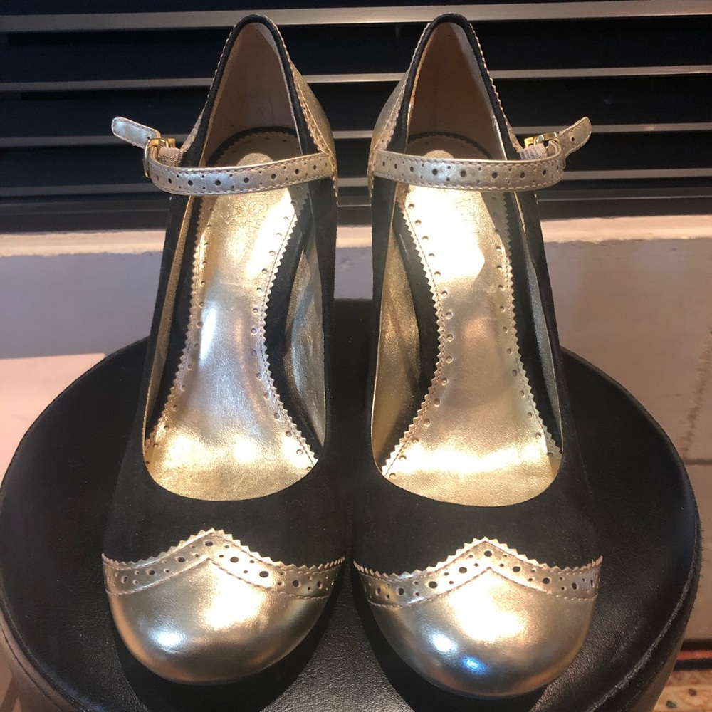 Coach Pumps